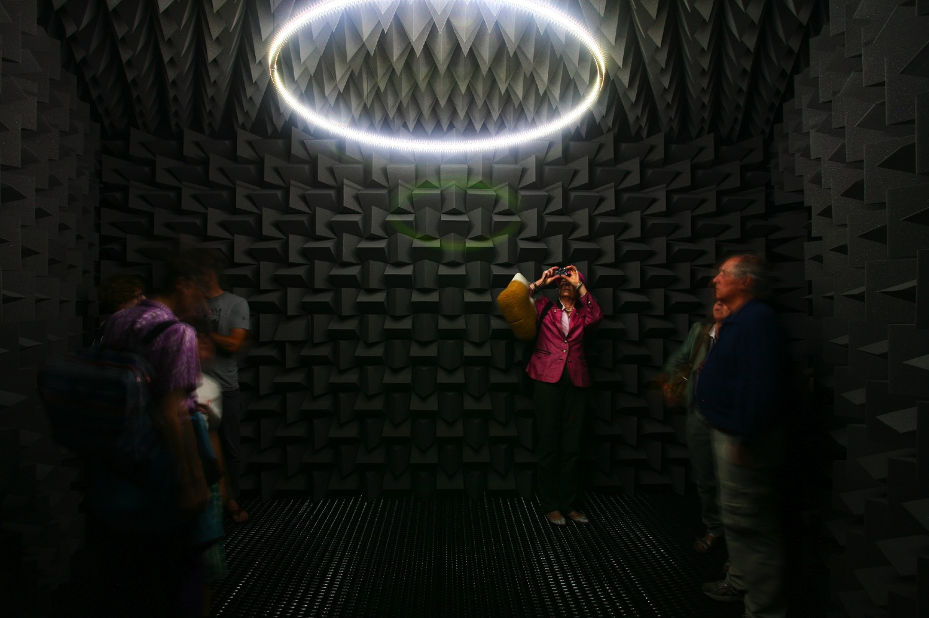 Haroon Mirza © Haroon Mirza, Courtesy Lisson Gallery